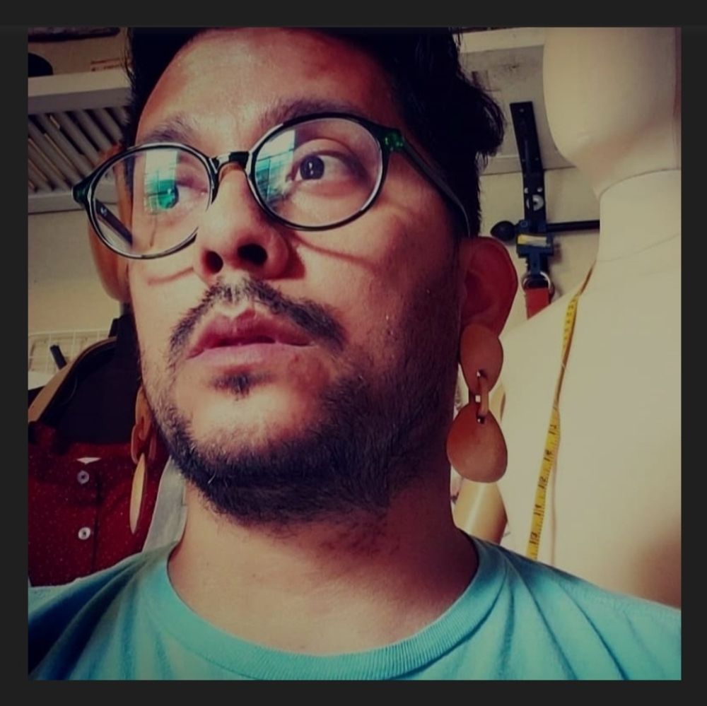 Meet your Posher, Manee